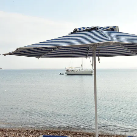 Beachfront Lampis Dolphin 1 Ferienhaus *