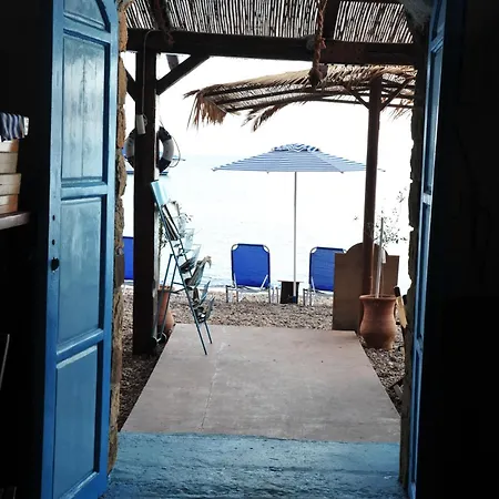 Beachfront Lampis Dolphin 1 Ferienhaus *
