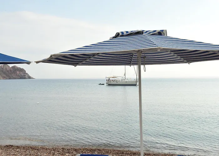 Beachfront Lampis Dolphin 1 بيت للعطل *