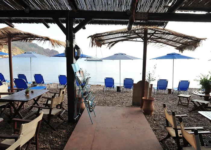 Beachfront Lampis Dolphin 1 بيت للعطل