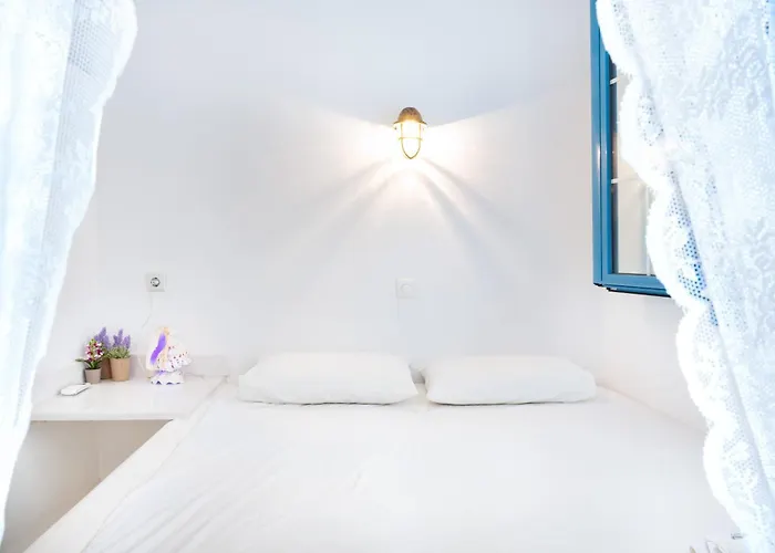 Beachfront Lampis Dolphin 1 *