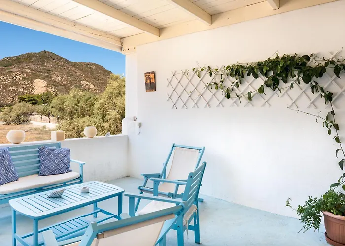 Beachfront Lampis Dolphin 1 سكالا